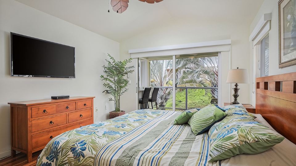 FULLY RENOVATED UNIT. 3 BDRM, 3 BATH SLEEPS 8. PERFECT FOR GRANDPARENTS