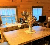 Peaceful Cabin Near Canton Trade Days - Quiet Retreat with Country Charm! - Chalets