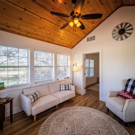Oak Ridge Cottage ll - Cozy Place To Stay!
