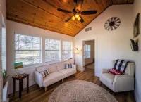 Oak Ridge Cottage ll - Cozy Place To Stay! - Boutique