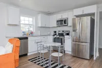 Charming 2-bedroom house with AC and WiFi in enjoyable China Grove - 3-Star