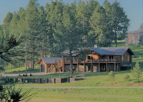 Evergreen Lodge - Genuine Black Hills Log Cabin - Boutique