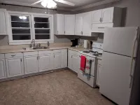 Cozy lakeview home - Kitchens