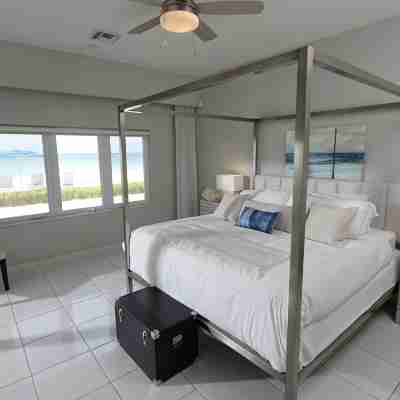 Prime Residence #7 on 7 Mile Beach, High-End Ground Floor Beachfront Condo Rooms