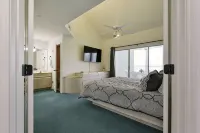 Spacious 3 Bedroom-3 Bath Condo / Gorgeous Views / Heart of Branson / Affordable - Boutique