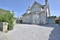 St Andrews 5 Star Luxury Villa,  Garden SPA HotTub, Sauna, Steam Room & parking -  Casas de vacaciones