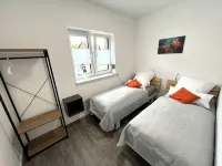 "elstar" - Barrierefreies Ferienhaus mit Carport Terrasse Netflix Free Wifi 梅彭住宿飯店