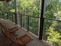 Treetops Haven- Bushland setting a short stroll to Maleny Centre Hotels in Maleny