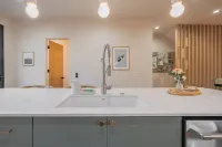 NEW Spacious 4-Story 4-bedroom Townhome Retreat in Greenville - balcony
