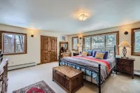 ONE BLOCK to restaurants, bars & free bus to Breck & Copper. Hot tub/pool table! - 4つ星