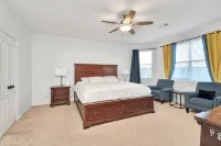Resort Style Home with Heated Pool Houston Texas - 4-Star