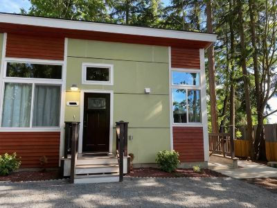 Upscale Modern Private Cottage