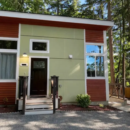 Upscale Modern Private Cottage