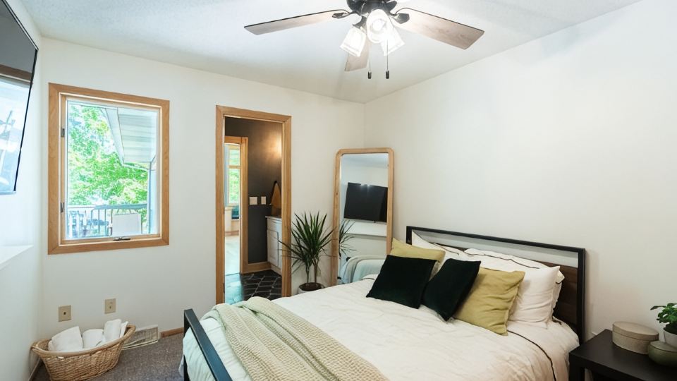 Relaxing Neighborhood Close To Trails, Parks, Lakes, Shops, Restaurants & More!