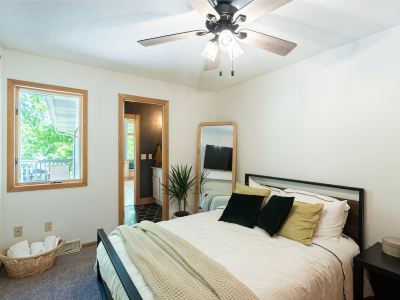 Relaxing Neighborhood Close To Trails, Parks, Lakes, Shops, Restaurants & More!