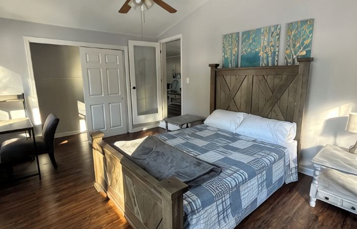 Peaceful 3-bedroom cottage on private Grass Lake.
