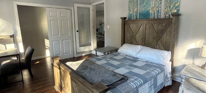 Peaceful 3-bedroom cottage on private Grass Lake. Hotels in Marinette County