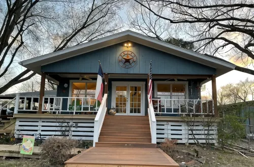 Family friendly Wisdom Tree Lake House - 2-Star