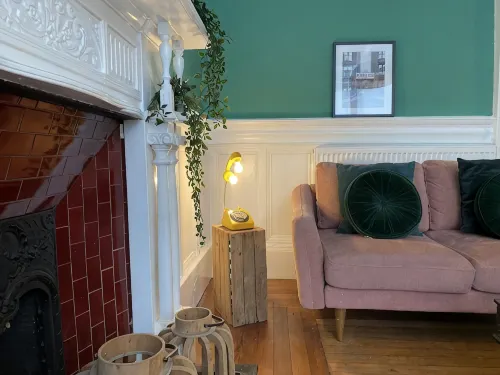 Stunning 2-bed flat with private patio in heart of the west end - balcony