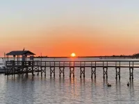 Off Duty Retreat ~ Sleeps 10,  Screen Porch, Plenty of Parking, Blackstone Grill Ξενοδοχεία στην πόλη Steinhatchee