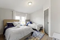 Perfect Large Group Getaway Near Grand Park, Ruoff Music Center