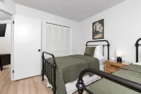 Enjoy Breweries, Wineries, Hikes & Music · Short Walk to the Resort and Dining! - balcony