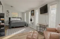 Convenient Cottage Unit w/grill close to Hospitals, Restaurants and Ft Moore - 4 ดาว