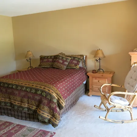 3 Bed, 2 Bath; Near Ski Resorts stream view Great Pool, Hot Tubs, Covered Garage