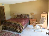 3 Bed, 2 Bath; Near Ski Resorts stream view Great Pool, Hot Tubs, Covered Garage
