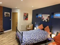 The Funky Pigsty-An adventure pet friendly paradise, Situated in the Wye Valley! - Wifi