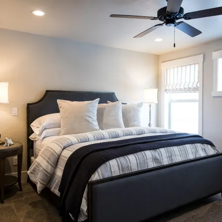 Luxury Condo Park City- Private Hot Tub, Near Ski Resorts, bike trails, & golf.