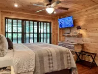 Luxury Mountaintop Getaway with, Fire Pit, New Hot Tub, WiFi & Gorgeous Views! - 부티크