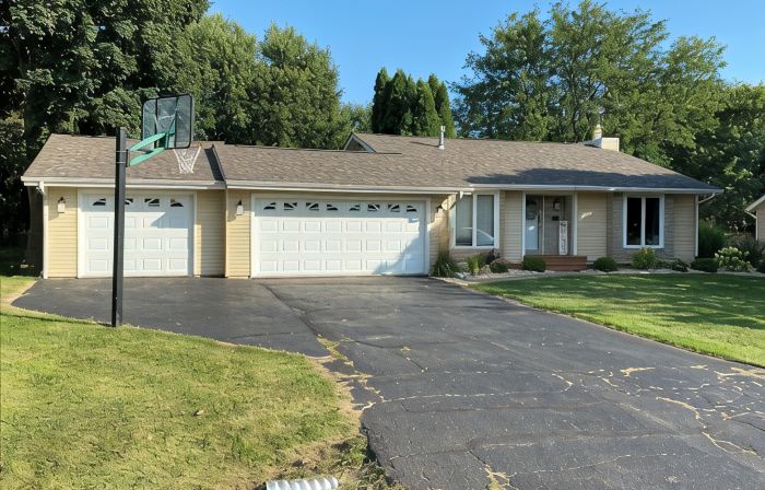 Elegant, charming, serene, & delightful home with huge fenced yard close to I90!
