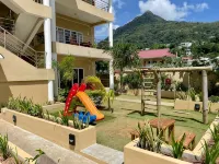 Tropical Hideaway - Airport Shuttle