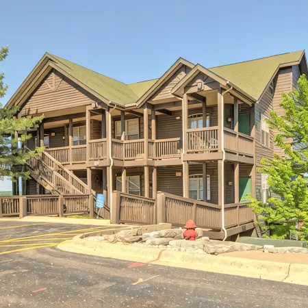 Large or Multi Family Alert- Lakeviews-Sleeps 9-Next to Pools- Sdc