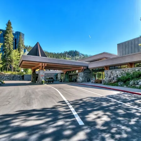 Located @ Everline Resort & Spa, Pools/Spas/Golf/Skiing/Ski-in & out/Ice Skating
