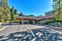 Located @ Everline Resort & Spa, Pools/Spas/Golf/Ski-in&Out/Sledding/Ice Skating - 4-Sterne