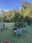 Black Mt home, minutes to downtown, fenced yard - 3성급