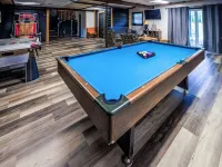 Private Hot Tub Retreat with "Movie Theatre"  - Fox Lodge by Janix Escapes - Wifi