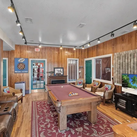 Southern Pines- Sleeps 20 with Community Pool and Docks