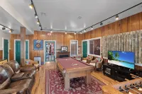 Southern Pines- Sleeps 20 with Community Pool and Docks - 4-Star