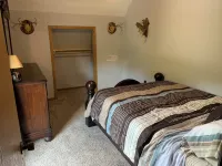 Rut & Strut Ranch - 35 minutes from Mark Twain Lake! Quiet Cabin in the woods - Wifi