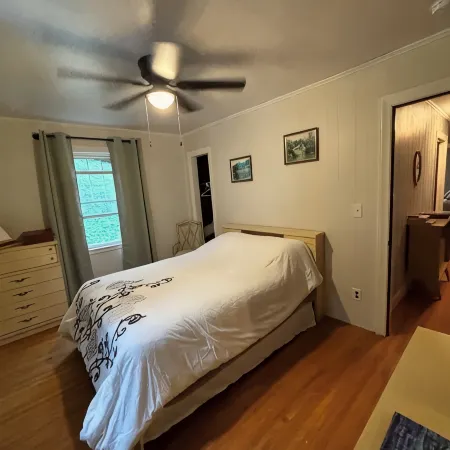 Farmhouse with Amazing Views, Enjoy the Peacefulness of Living on a Farm