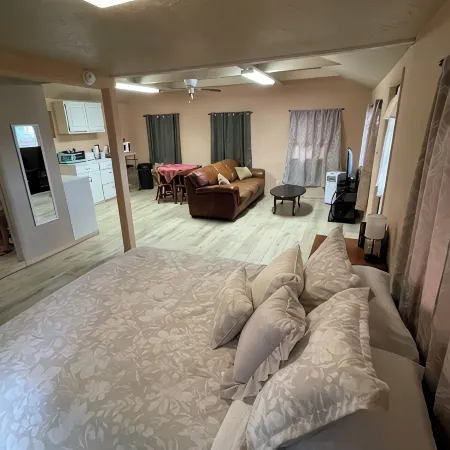 Mountain Avenue Cozy Cabin