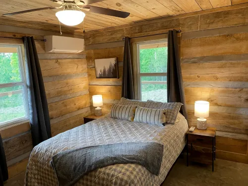 Cozy, Quiet Cabin Under the Stars - Near Desoto State Park and Downtown Mentone! - Chalets