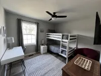 Fuquay's Best! Recently renovated, convenient to downtown, fenced yard, fire pit - Wifi