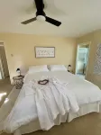 Private Hot Tub Near Big Trees & Lakes - balcony