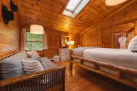 Amber Acres Lodge; Spacious Log Cabin with Mountain Views and Lake Access - Mountain View