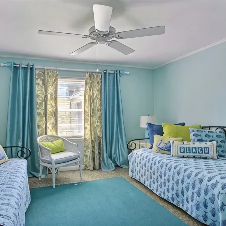 SOUTH BEACH & PARK Just a Hop Skip & Jump • CORAL COTTAGE • Fun Seaside Vero