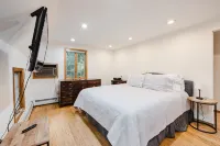 Private Apartment on tree lined 2 acre estate. Close to beaches, farms and NYC. - Wifi